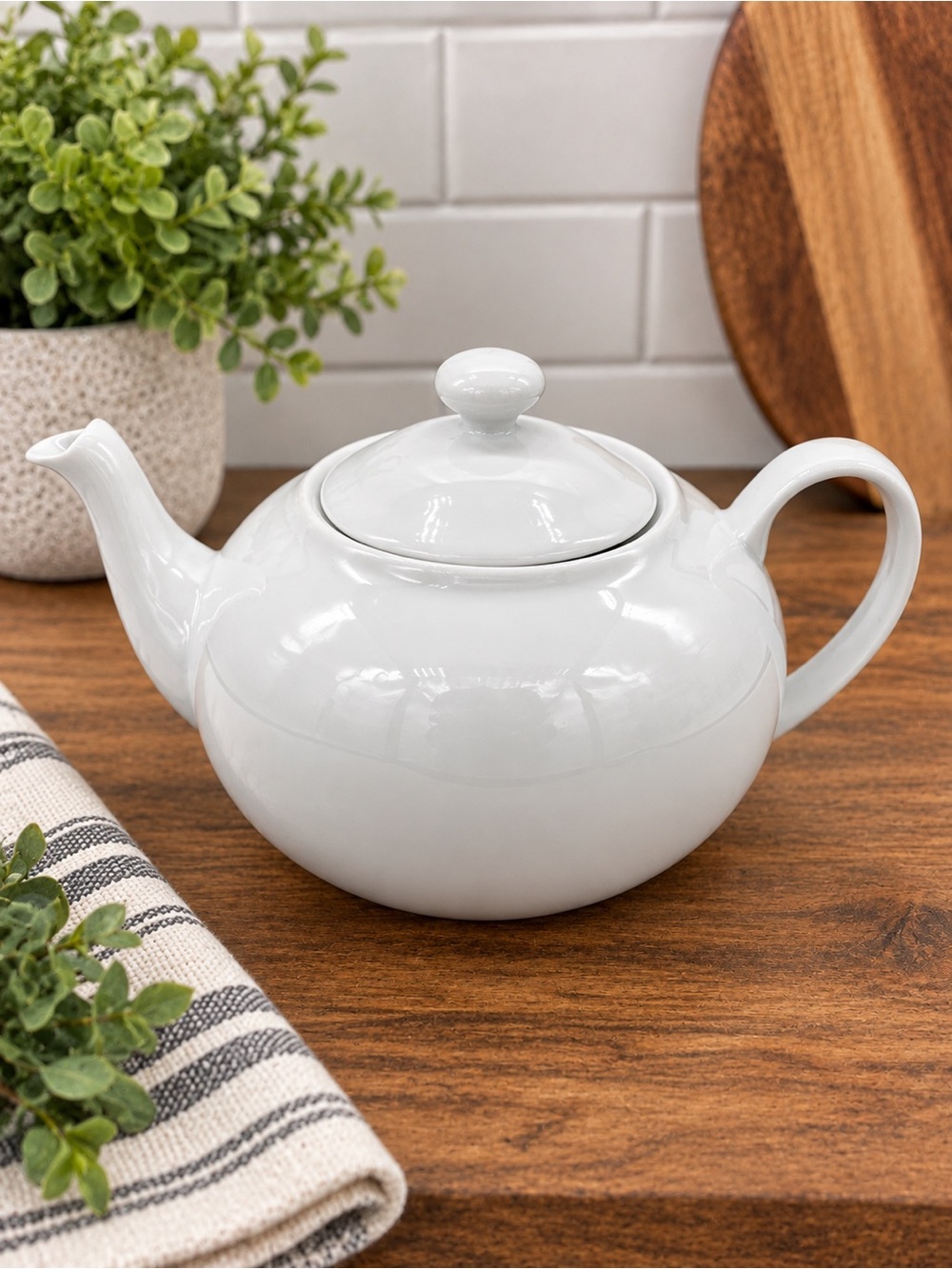 Classic White Ceramic Teapot with Lid Farmhouse Cottage Kitchen Tea Pot